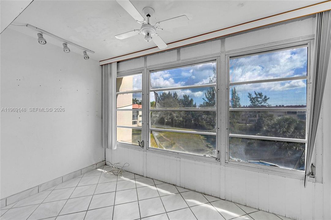 Active With Contract: $83,000 (2 beds, 2 baths, 850 Square Feet)