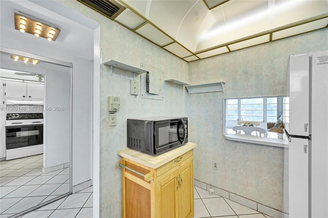 Active With Contract: $83,000 (2 beds, 2 baths, 850 Square Feet)