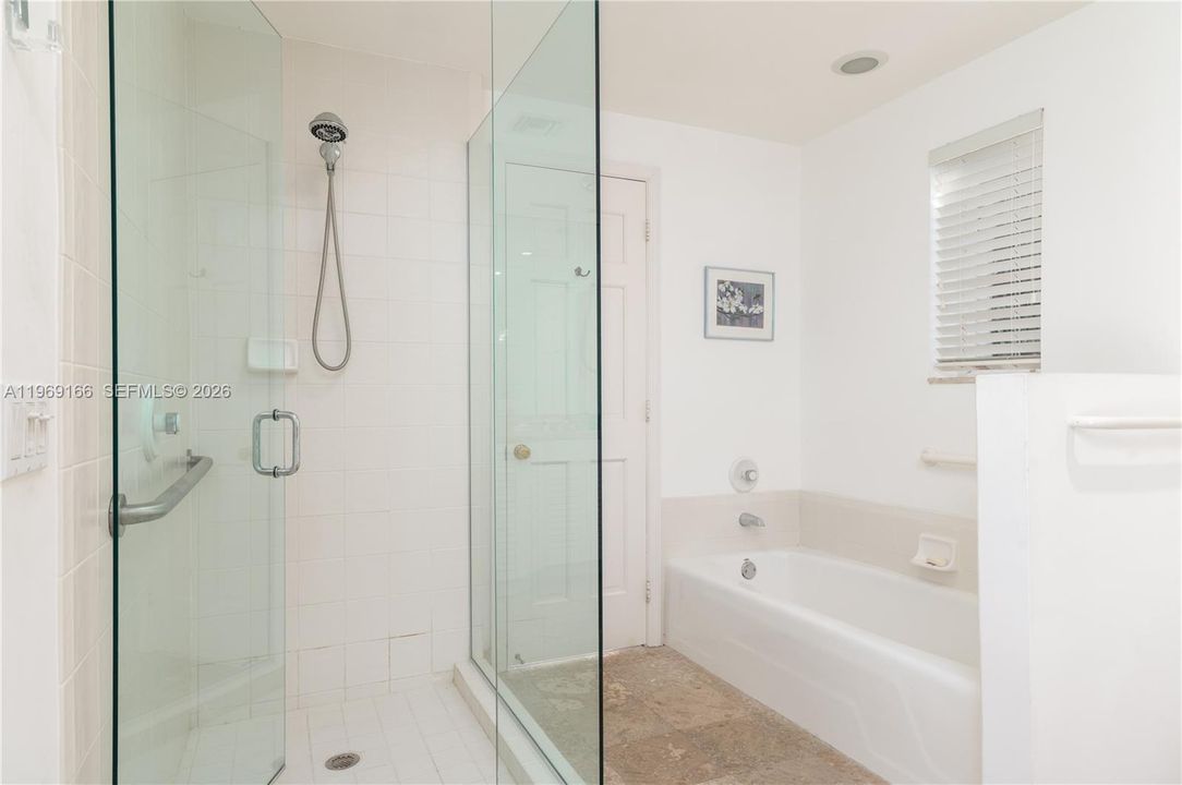 Vendido Recientemente: $5,850,000 (4 camas, 4 baños, 3830 Pies cuadrados)