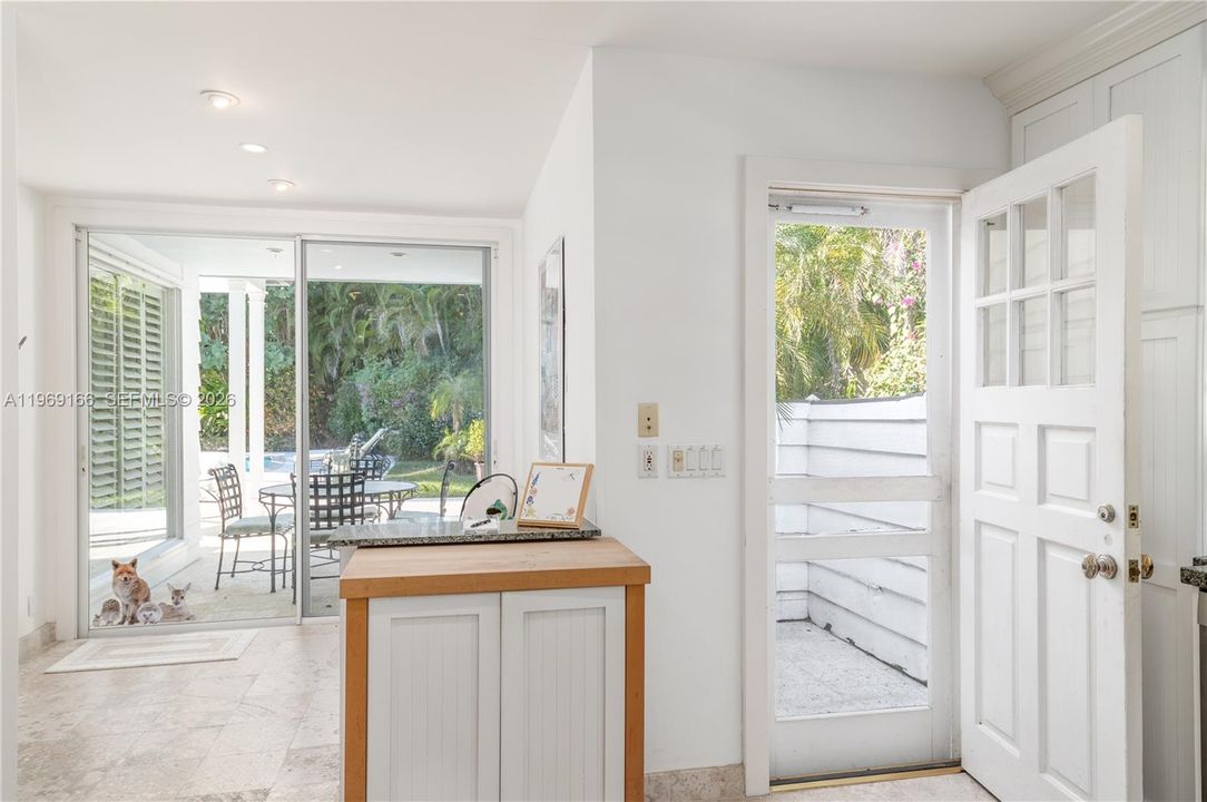 Vendido Recientemente: $5,850,000 (4 camas, 4 baños, 3830 Pies cuadrados)