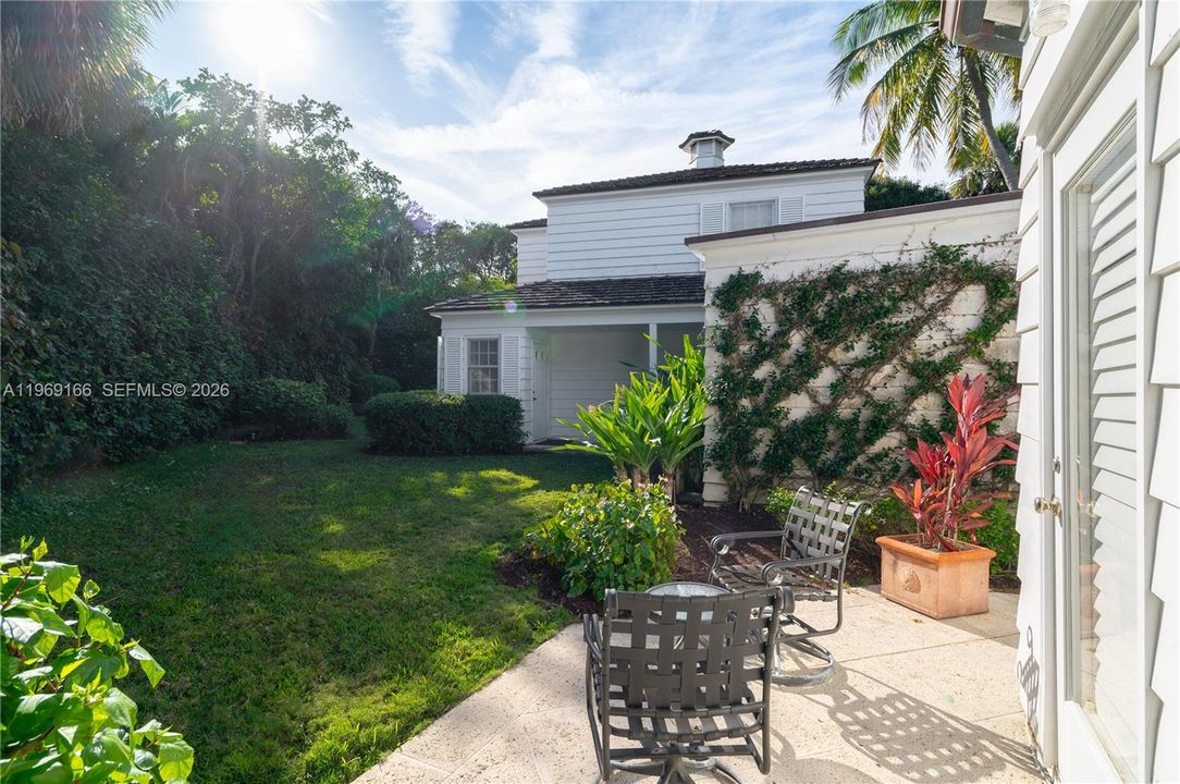 Vendido Recientemente: $5,850,000 (4 camas, 4 baños, 3830 Pies cuadrados)