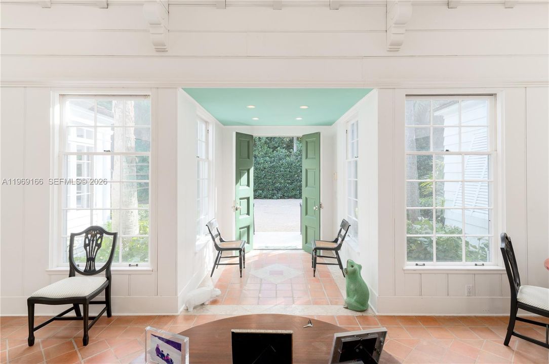 Vendido Recientemente: $5,850,000 (4 camas, 4 baños, 3830 Pies cuadrados)