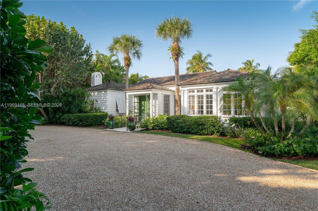 Vendido Recientemente: $5,850,000 (4 camas, 4 baños, 3830 Pies cuadrados)