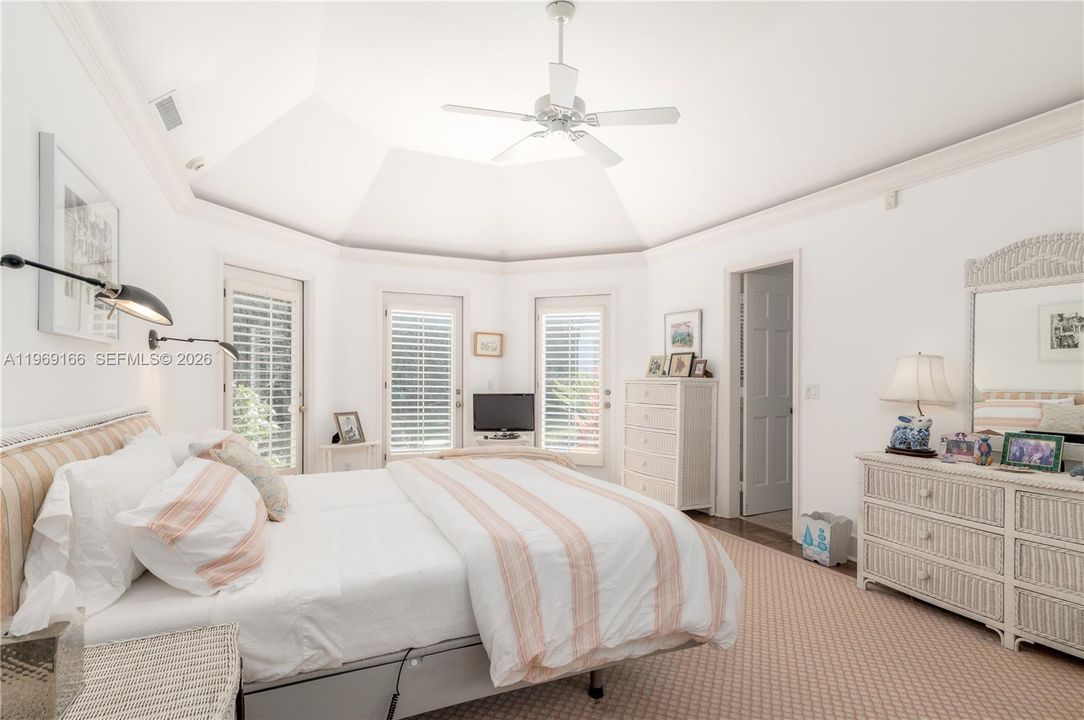 Vendido Recientemente: $5,850,000 (4 camas, 4 baños, 3830 Pies cuadrados)