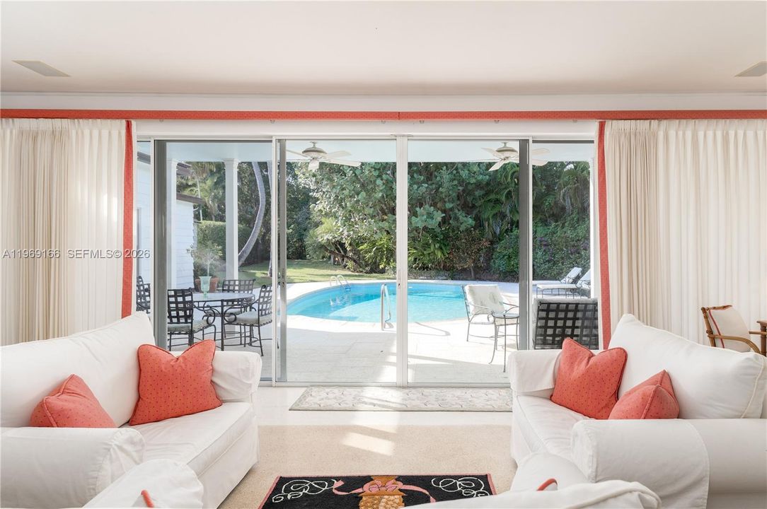 Vendido Recientemente: $5,850,000 (4 camas, 4 baños, 3830 Pies cuadrados)