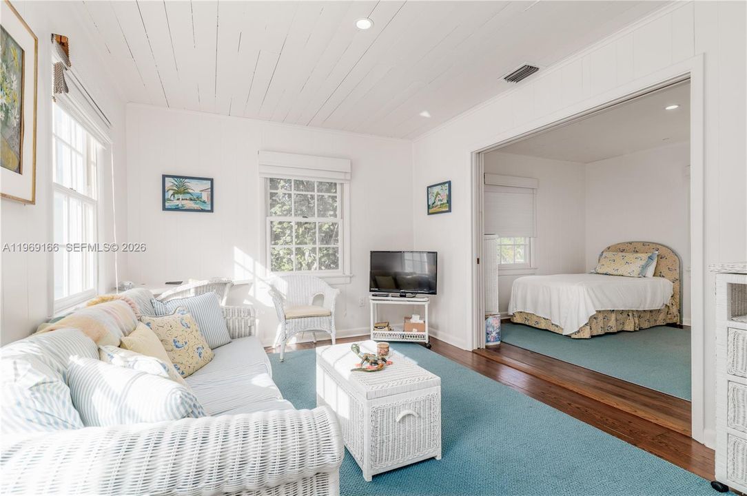 Vendido Recientemente: $5,850,000 (4 camas, 4 baños, 3830 Pies cuadrados)