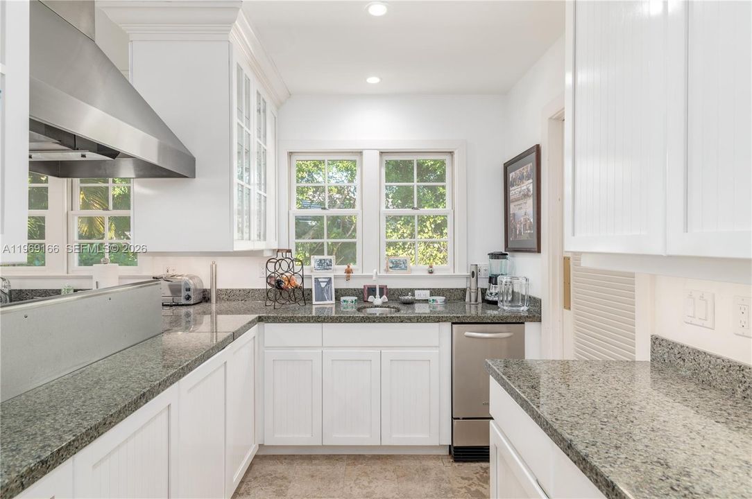 Vendido Recientemente: $5,850,000 (4 camas, 4 baños, 3830 Pies cuadrados)