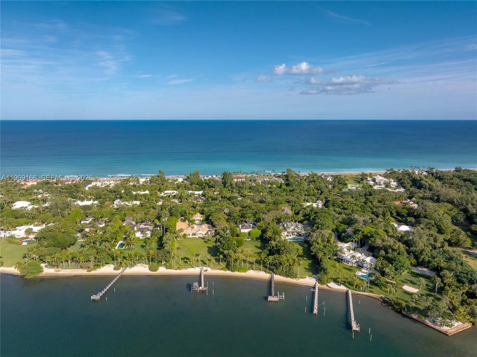 Vendido Recientemente: $5,850,000 (4 camas, 4 baños, 3830 Pies cuadrados)