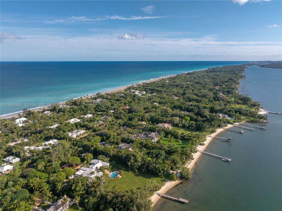 Vendido Recientemente: $5,850,000 (4 camas, 4 baños, 3830 Pies cuadrados)