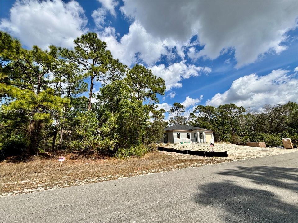 待售: $20,500 (0.25 acres)