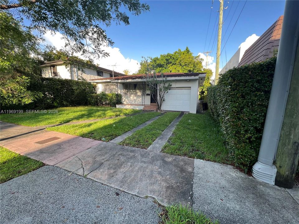 For Sale: $850,000 (2 beds, 2 baths, 1276 Square Feet)