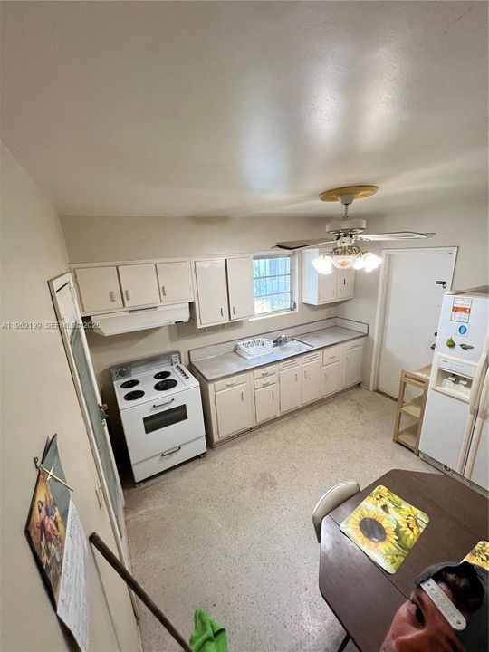 For Sale: $850,000 (2 beds, 2 baths, 1276 Square Feet)