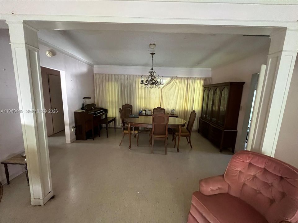 For Sale: $850,000 (2 beds, 2 baths, 1276 Square Feet)