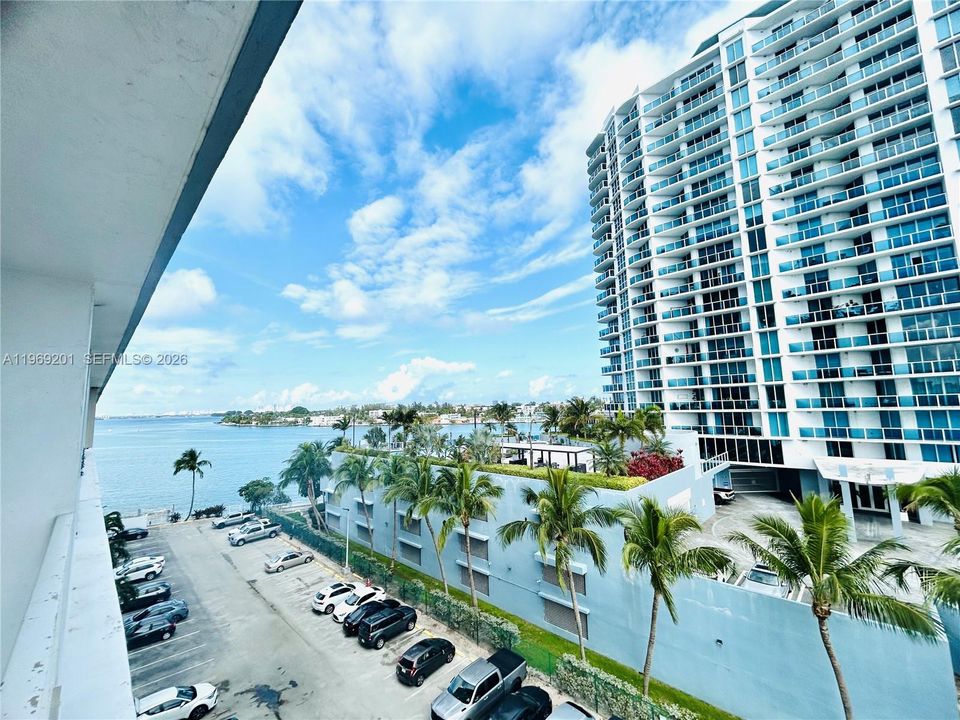 For Sale: $290,000 (1 beds, 1 baths, 1057 Square Feet)