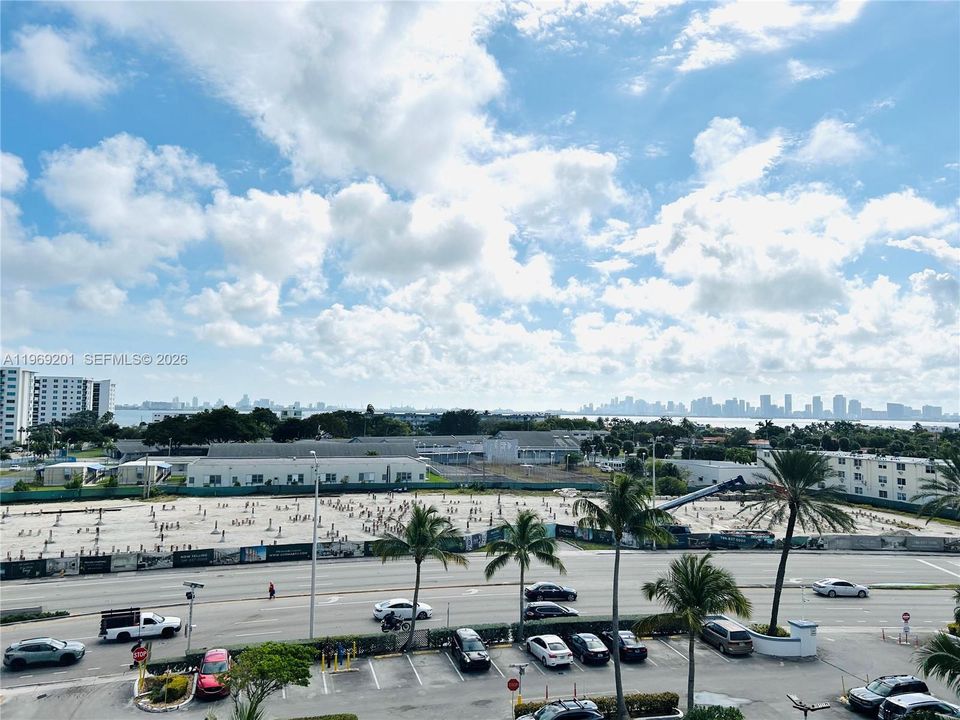 For Sale: $290,000 (1 beds, 1 baths, 1057 Square Feet)
