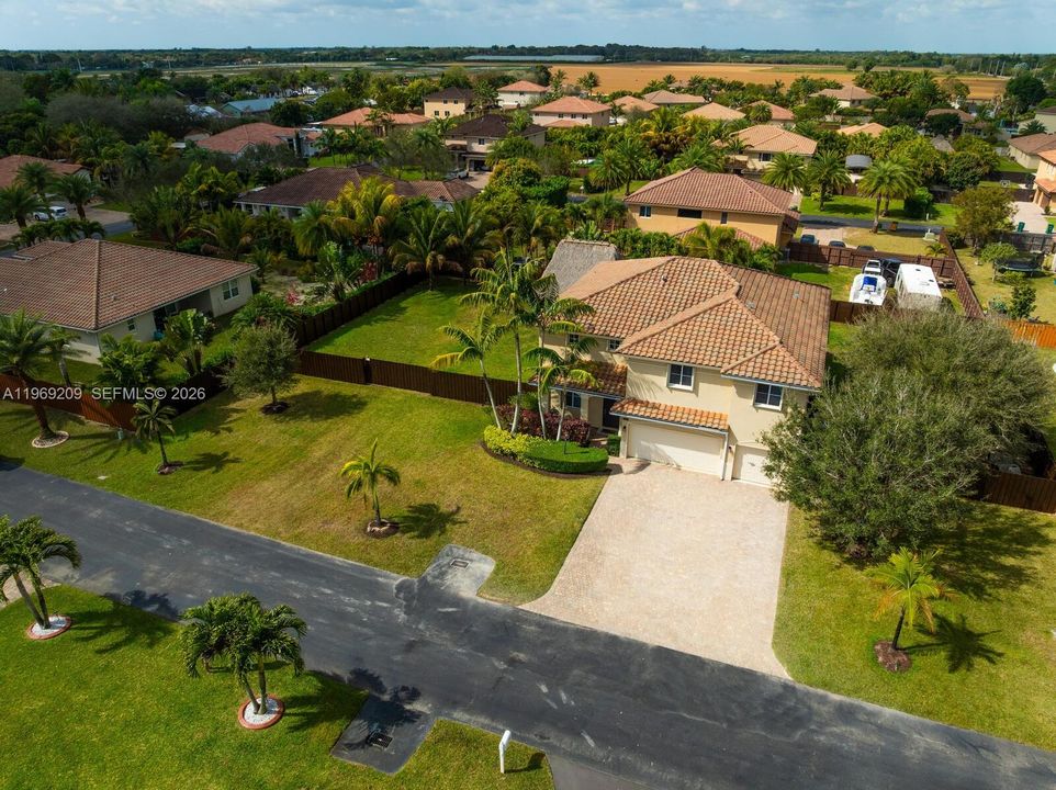 Recently Sold: $1,195,000 (6 beds, 4 baths, 3820 Square Feet)
