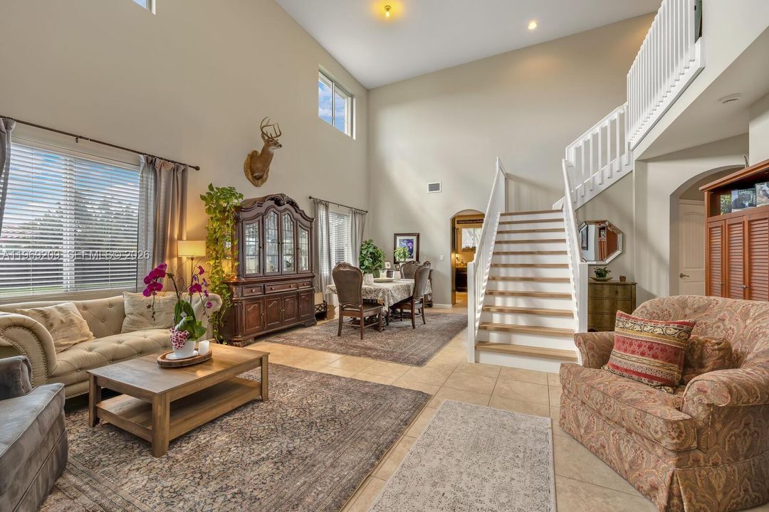 Recently Sold: $1,195,000 (6 beds, 4 baths, 3820 Square Feet)