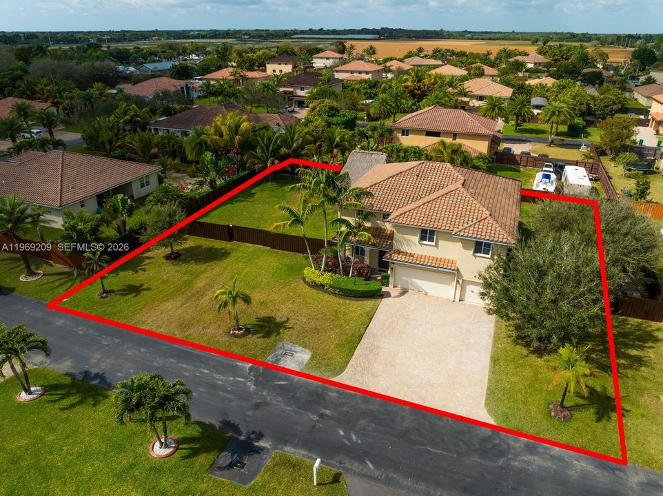Recently Sold: $1,195,000 (6 beds, 4 baths, 3820 Square Feet)