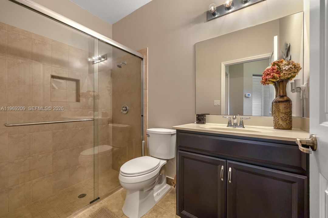 Recently Sold: $1,195,000 (6 beds, 4 baths, 3820 Square Feet)