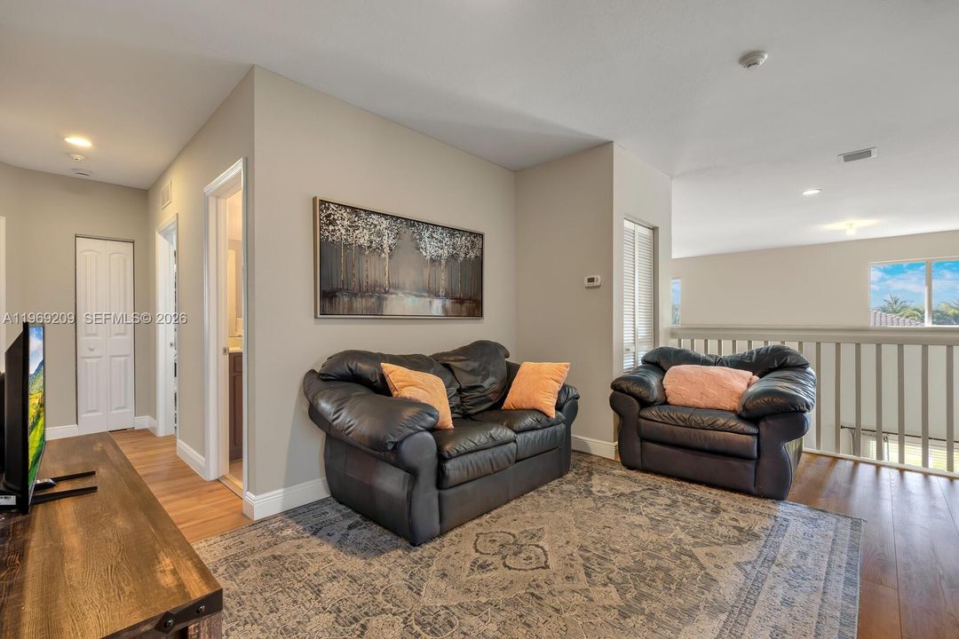 Recently Sold: $1,195,000 (6 beds, 4 baths, 3820 Square Feet)