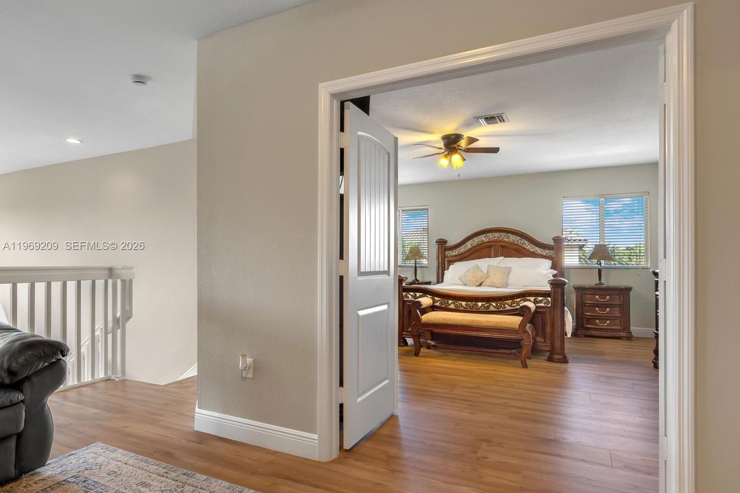Recently Sold: $1,195,000 (6 beds, 4 baths, 3820 Square Feet)