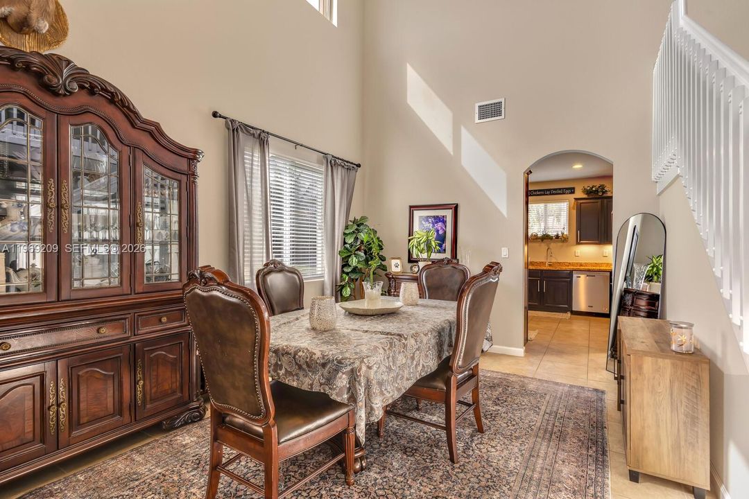 Recently Sold: $1,195,000 (6 beds, 4 baths, 3820 Square Feet)
