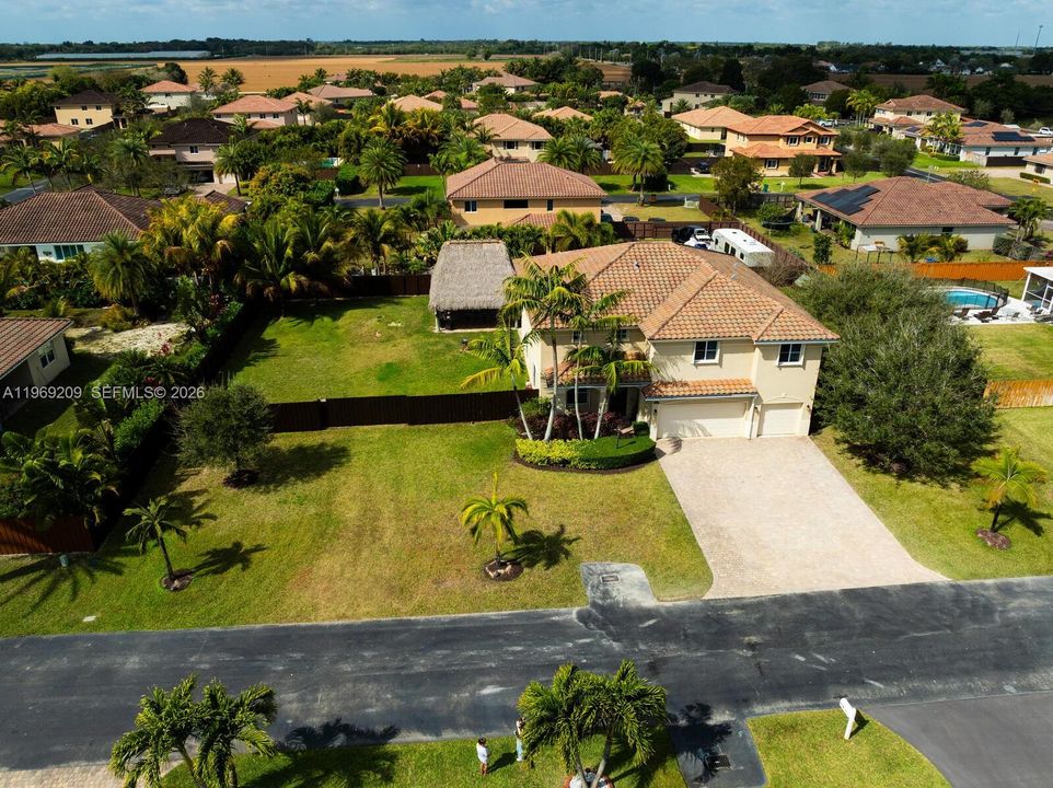 Recently Sold: $1,195,000 (6 beds, 4 baths, 3820 Square Feet)