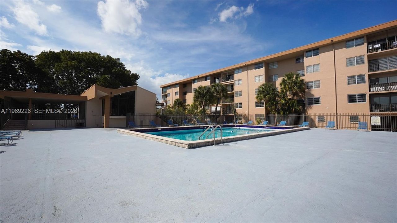 Activo con contrato: $238,000 (2 camas, 2 baños, 1110 Pies cuadrados)