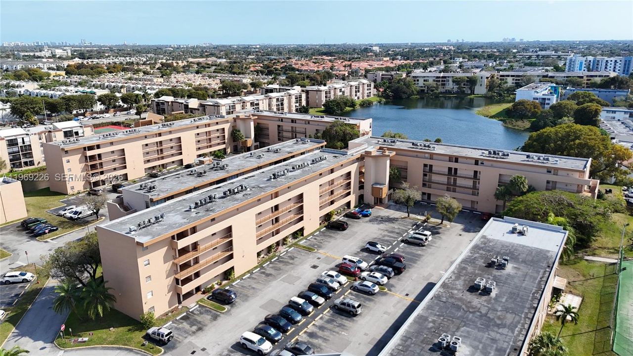 Activo con contrato: $238,000 (2 camas, 2 baños, 1110 Pies cuadrados)