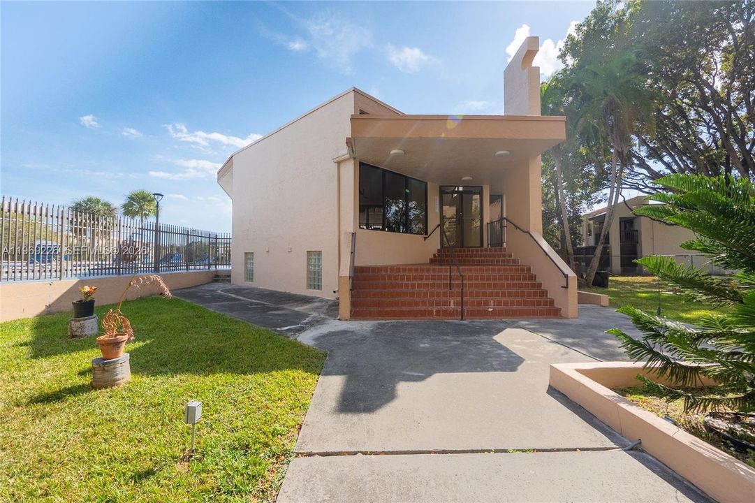 Activo con contrato: $238,000 (2 camas, 2 baños, 1110 Pies cuadrados)