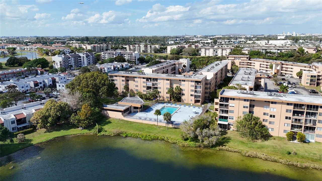 Activo con contrato: $238,000 (2 camas, 2 baños, 1110 Pies cuadrados)