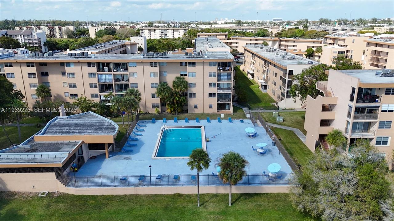 Activo con contrato: $238,000 (2 camas, 2 baños, 1110 Pies cuadrados)