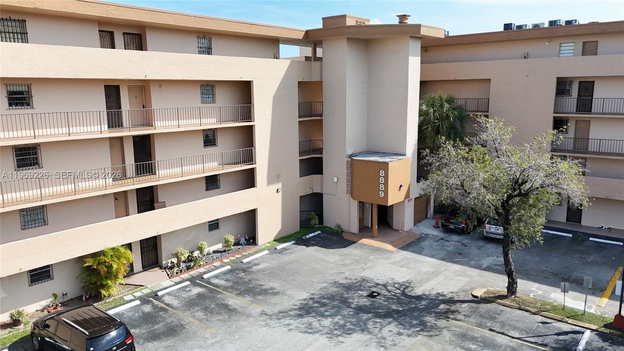 Activo con contrato: $238,000 (2 camas, 2 baños, 1110 Pies cuadrados)
