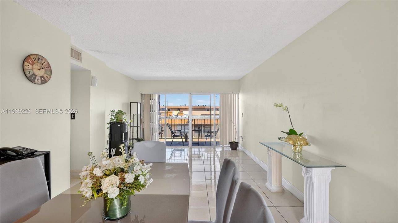 Activo con contrato: $238,000 (2 camas, 2 baños, 1110 Pies cuadrados)