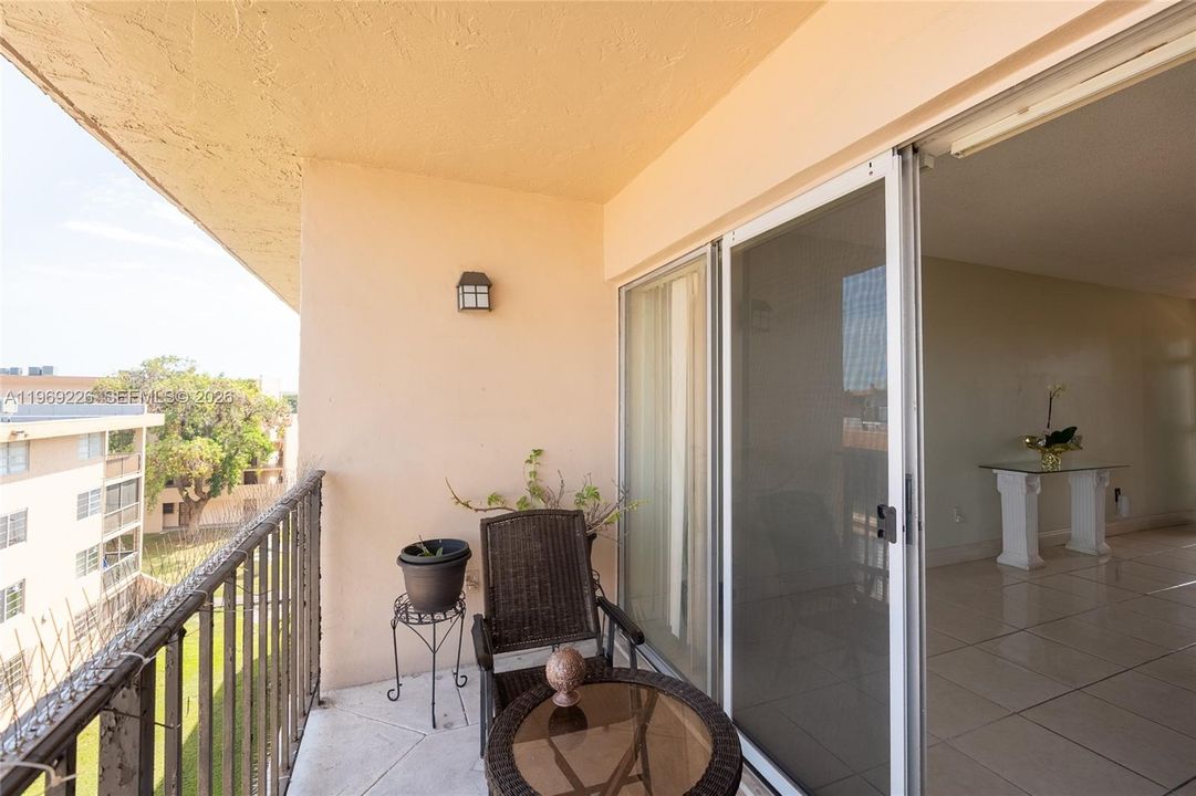 Activo con contrato: $238,000 (2 camas, 2 baños, 1110 Pies cuadrados)
