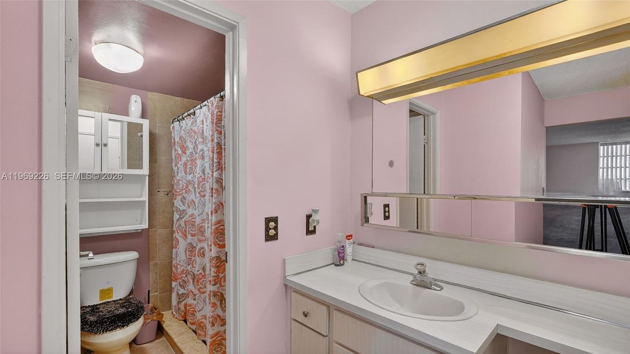Activo con contrato: $238,000 (2 camas, 2 baños, 1110 Pies cuadrados)