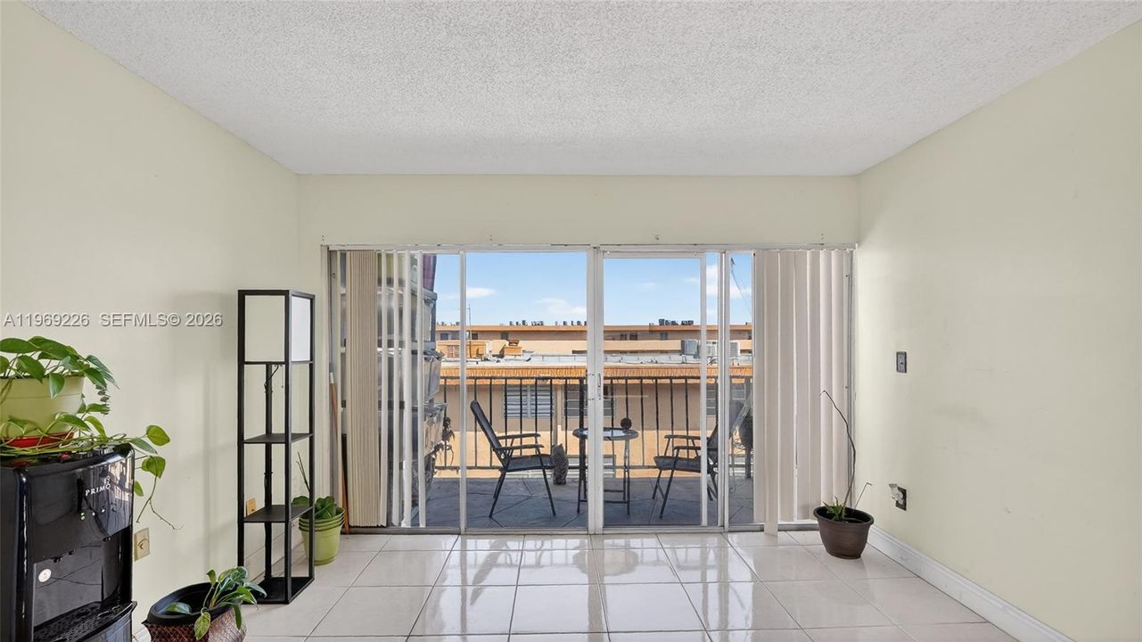 Activo con contrato: $238,000 (2 camas, 2 baños, 1110 Pies cuadrados)
