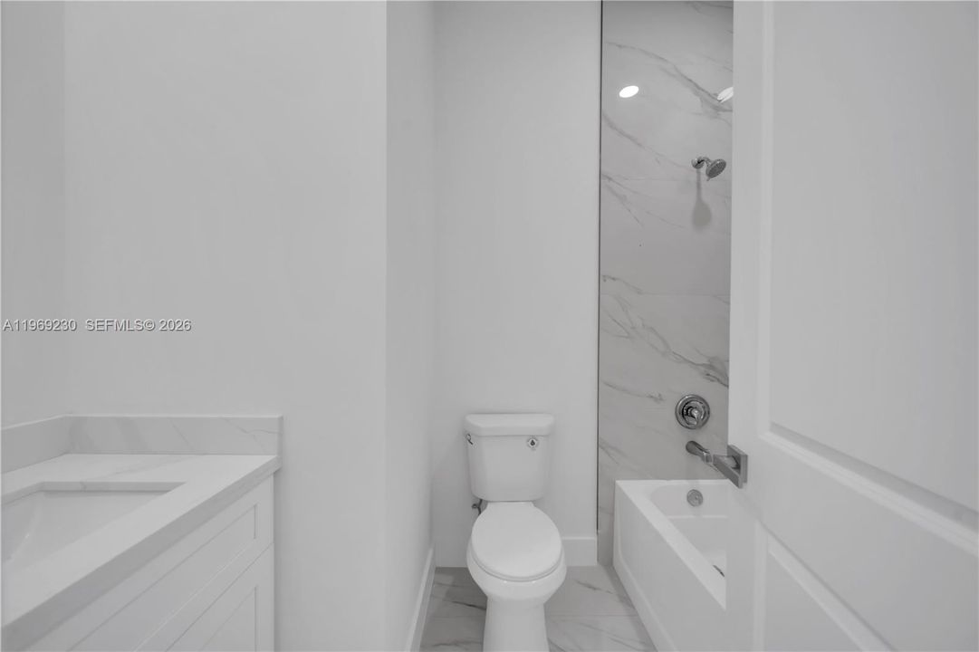 На продажу: $289,000 (3 спален, 3 ванн, 0 Квадратных фут)
