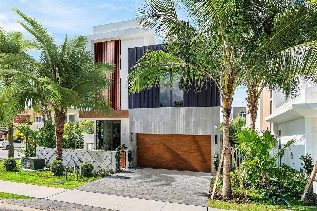 002-810PalmTrail-DelrayBeach-FL-33483-SM