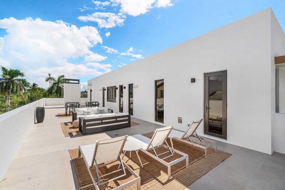 041-810PalmTrail-DelrayBeach-FL-33483-SM