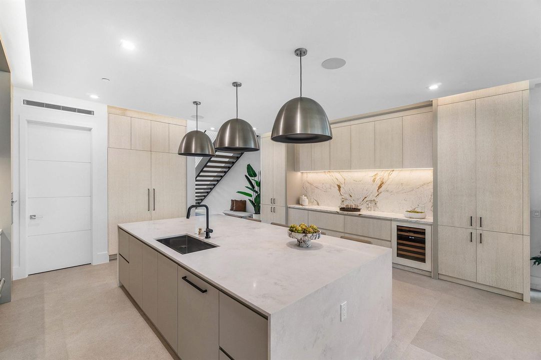 021-810PalmTrail-DelrayBeach-FL-33483-SM