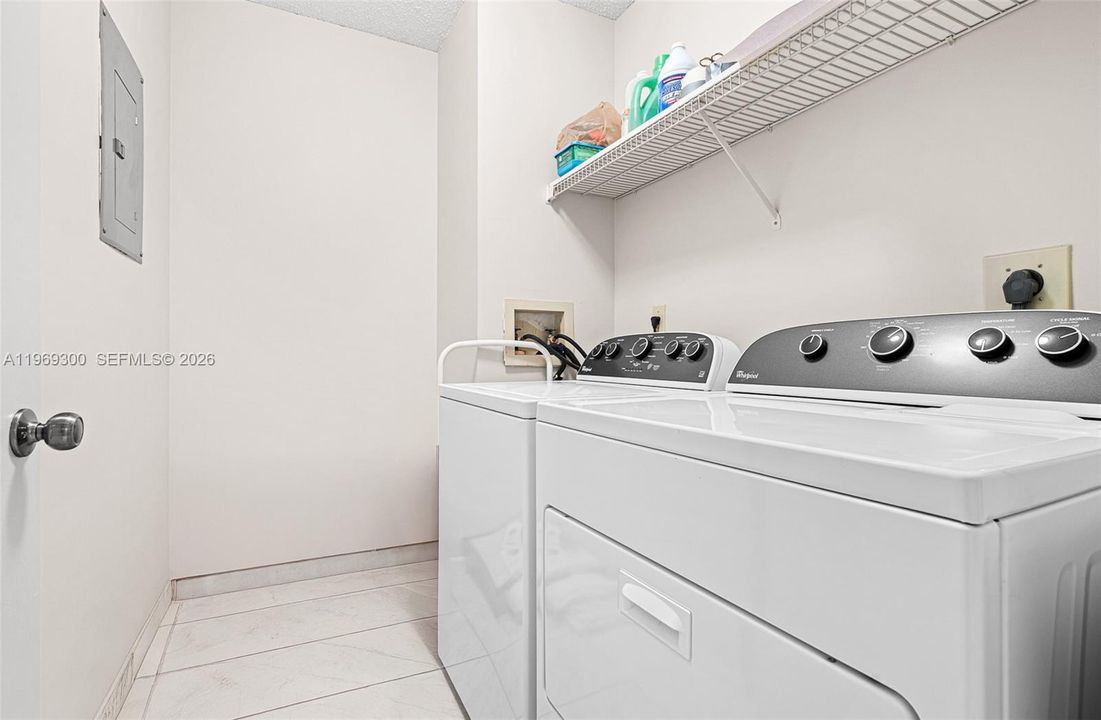 Под контрактом: $224,900 (2 спален, 2 ванн, 1460 Квадратных фут)