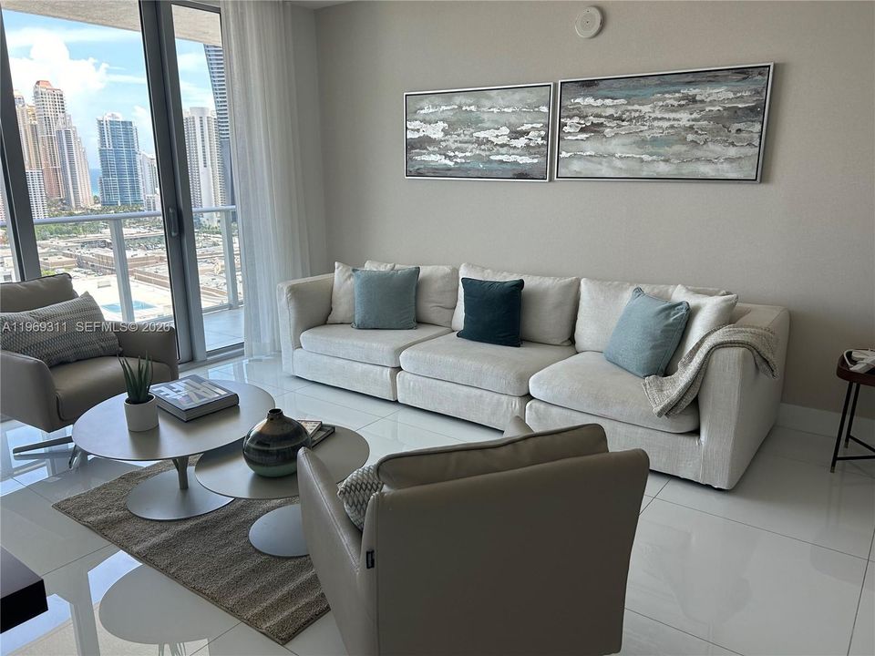 For Sale: $1,210,000 (2 beds, 3 baths, 1541 Square Feet)