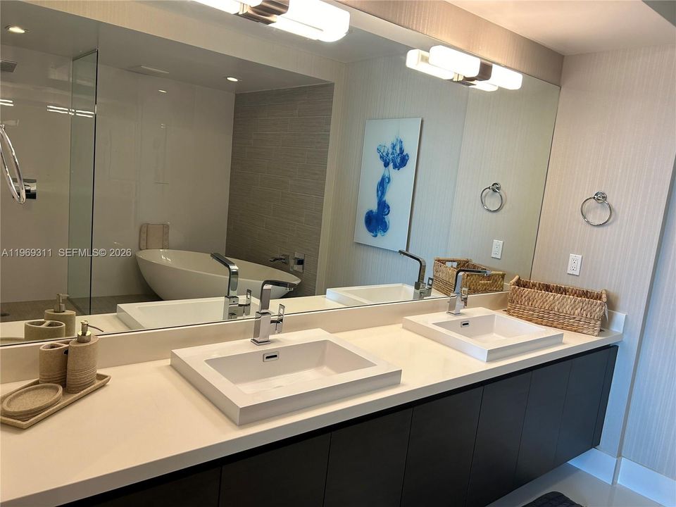 For Sale: $1,210,000 (2 beds, 3 baths, 1541 Square Feet)