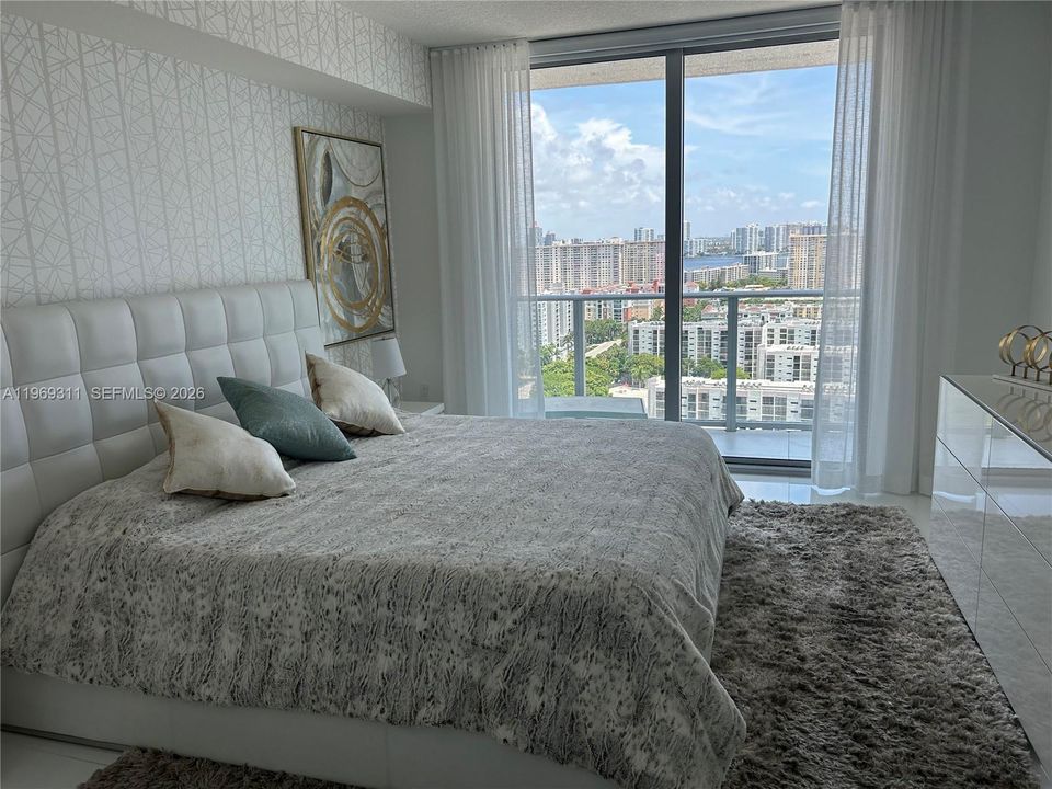 For Sale: $1,210,000 (2 beds, 3 baths, 1541 Square Feet)