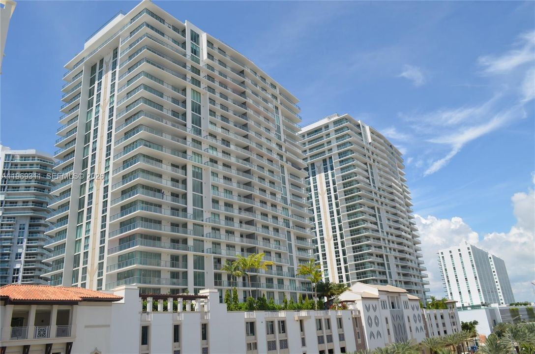 For Sale: $1,210,000 (2 beds, 3 baths, 1541 Square Feet)