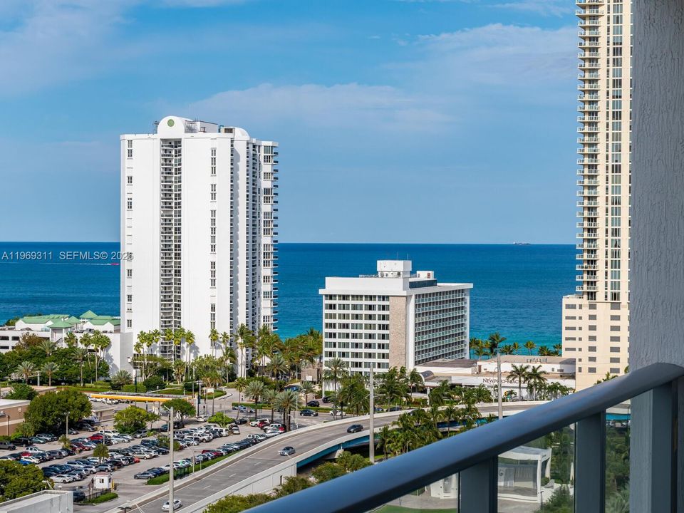 For Sale: $1,210,000 (2 beds, 3 baths, 1541 Square Feet)