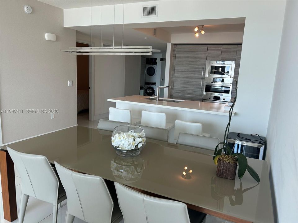 For Sale: $1,210,000 (2 beds, 3 baths, 1541 Square Feet)