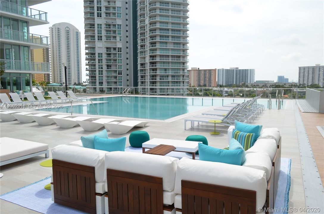 For Sale: $1,210,000 (2 beds, 3 baths, 1541 Square Feet)