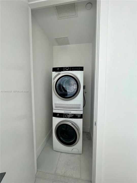Activo con contrato: $1,300,000 (2 camas, 2 baños, 955 Pies cuadrados)